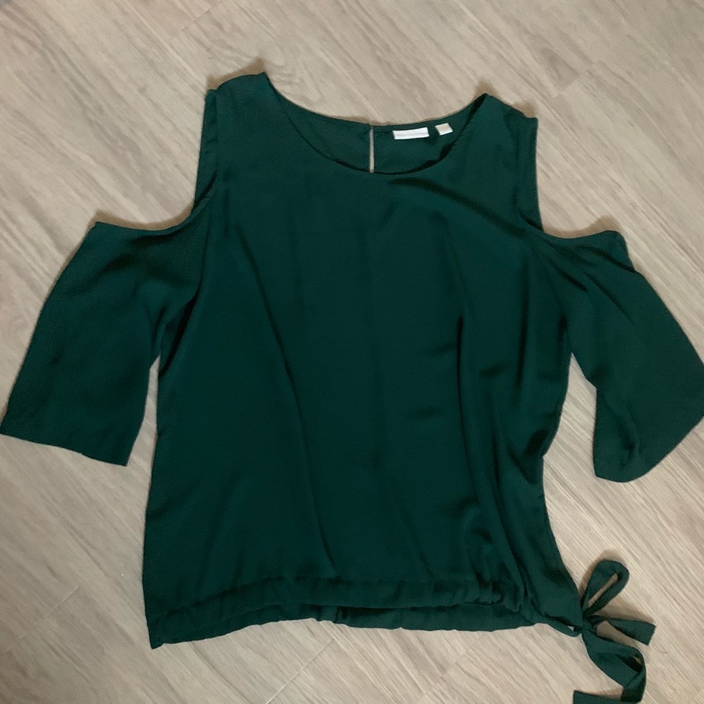 Open Shoulder Top - Picture 2 of 7
